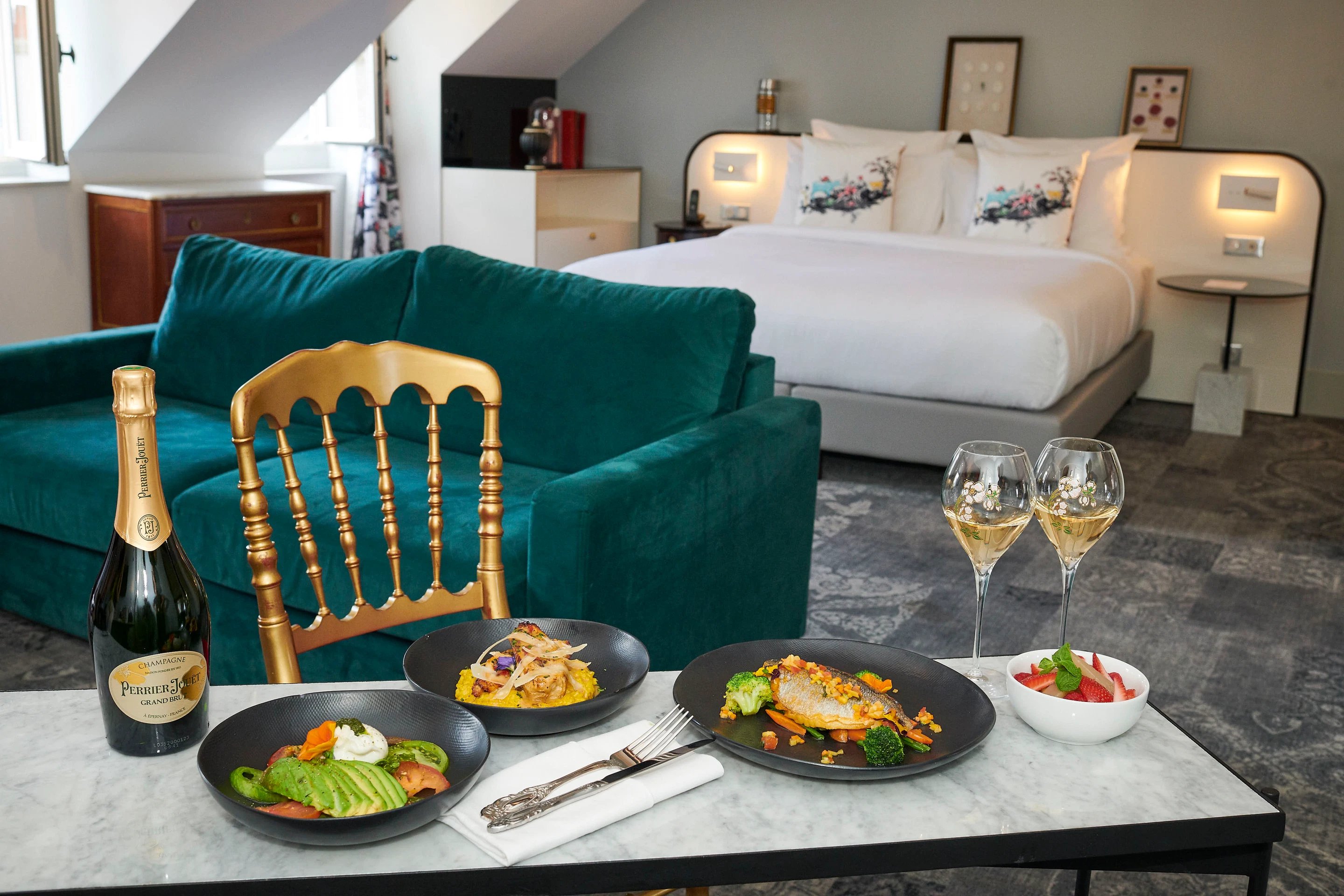 Normandy Hôtel Le Chantier - Suite Afterworks - Room service