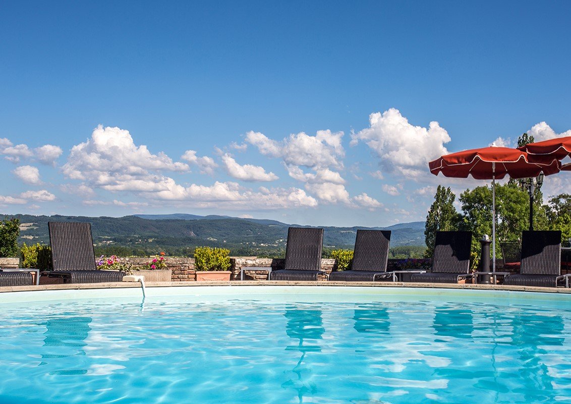 Outdoor pool - Chateau Maulmont