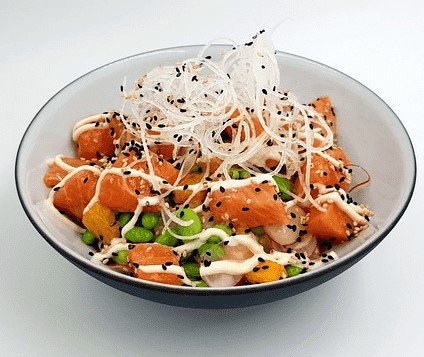 Poké bowl à base de saumon frais