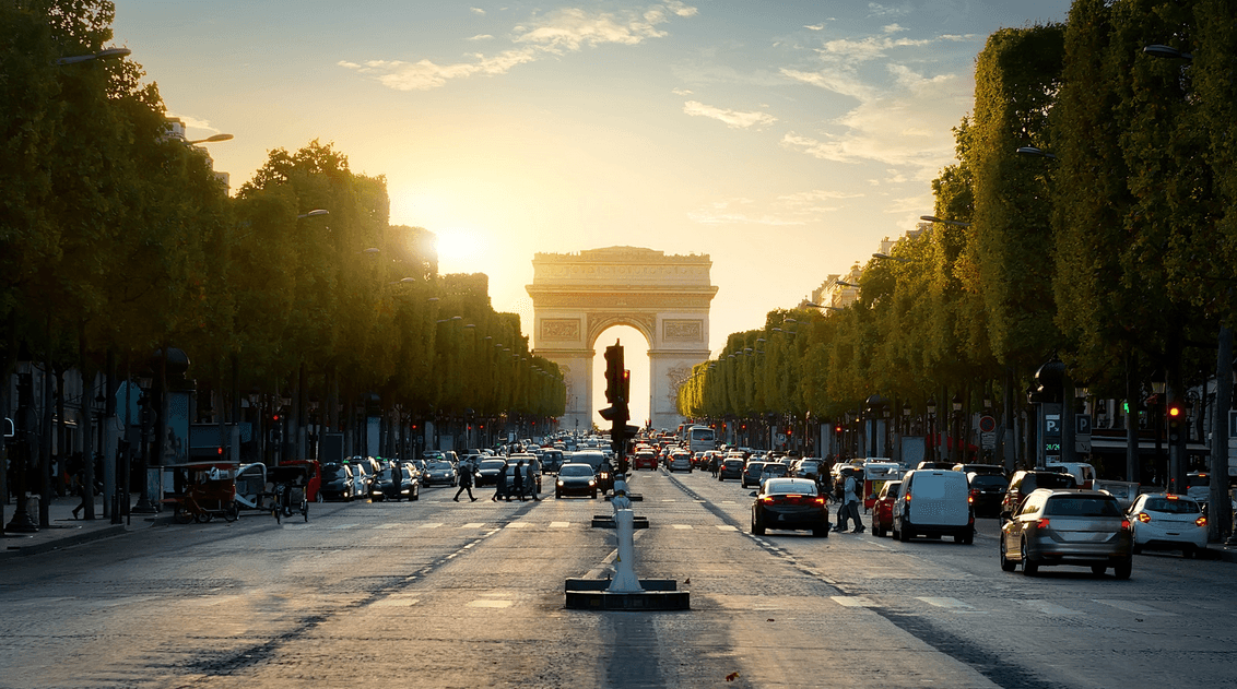 Visit the monuments of Paris: Arc de Triomphe